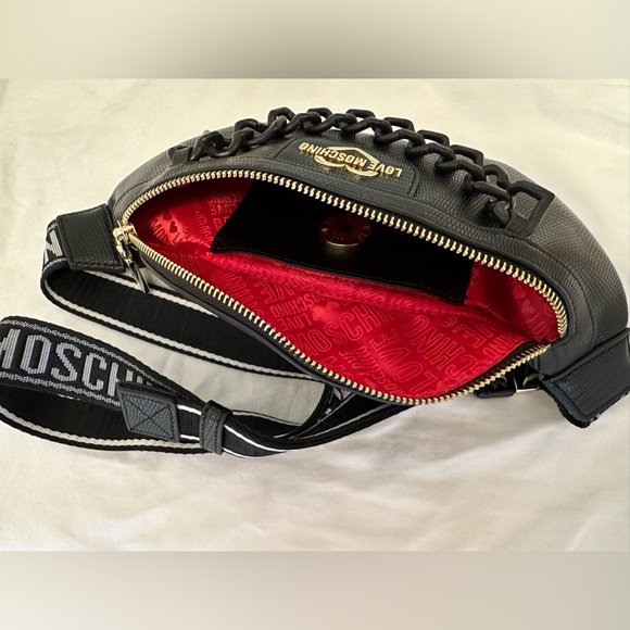 Love Moschino / black fanny pack banana with heart chain SS21 (NEW) - Picture 8 of 10